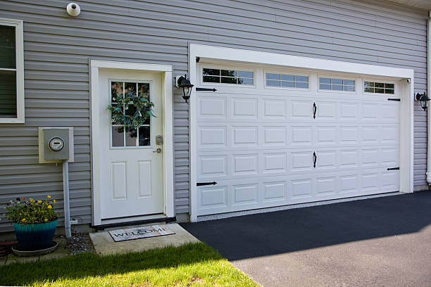 24/7 Emergency Garage Door Panel Replacement experts in Bowling Green, VA